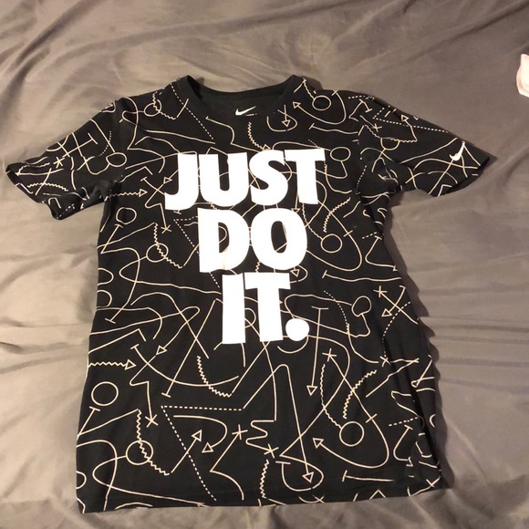 the nike tee athletic cut dri fit